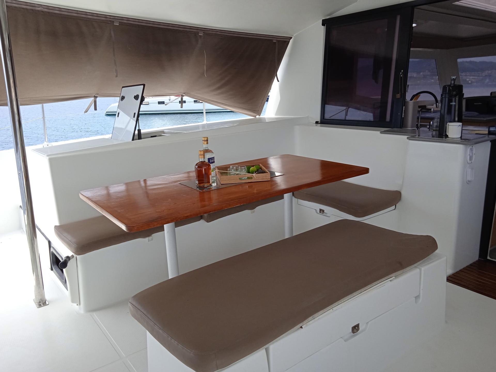 slider 46 Fountaine Pajot Helia 44